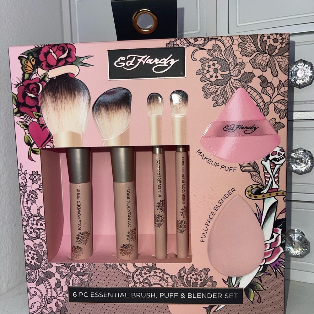 NWT Ed Hardy Pink 6-Piece Makeup Brush, Puff & Blender Set - Picture 7 of 7